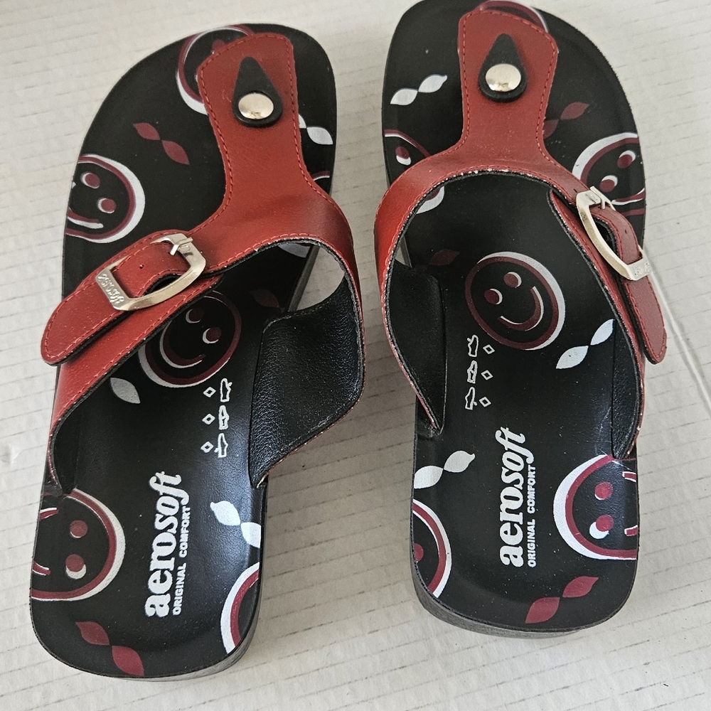 Aerosoft women's Emoji T- strap sandals size EU 38‎ US 7.5 - Picture 6 of 7